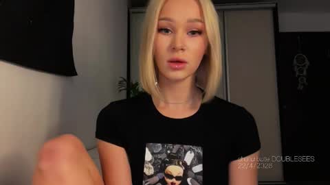 MOLLYYYY dont forget to give me a thumb up online show from April 23, 2026, 12:26 pm