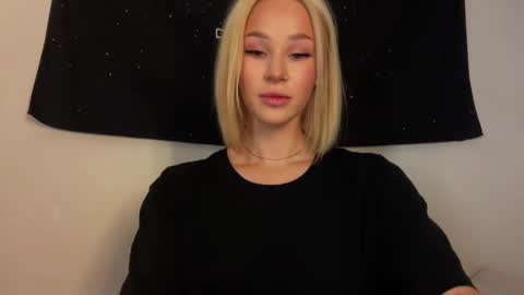 MOLLYYYY dont forget to give me a thumb up online show from April 24, 2026, 4:37 am