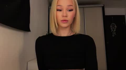 MOLLYYYY dont forget to give me a thumb up online show from April 30, 2026, 1:23 am