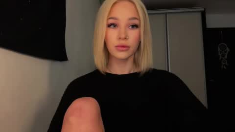 MOLLYYYY dont forget to give me a thumb up online show from May 4, 2026, 4:08 am