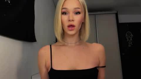 MOLLYYYY dont forget to give me a thumb up online show from May 5, 2026, 2:52 am