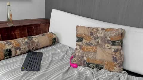 Snapshot of dracaryss_ chatting on December 13, 2024, 1:01 pm Lissa Or DRACARYSS your dragon Queen online show from December 13, 2024, 1:01 pm