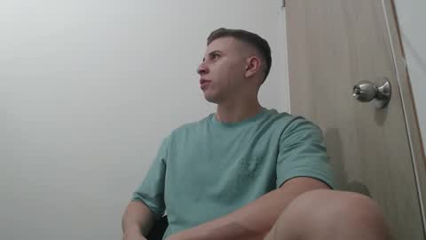 Snapshot of draco_boy2000 chatting on November 7, 2025, 9:15 pm draco_boy2000 online show from November 7, 2025, 9:15 pm