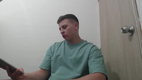 Snapshot of draco_boy2000 chatting on November 19, 2025, 9:48 pm draco_boy2000 online show from November 19, 2025, 9:48 pm