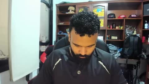 Snapshot of drako_argenti_ chatting on February 22, 2025, 12:51 pm Drako online show from February 22, 2025, 12:51 pm