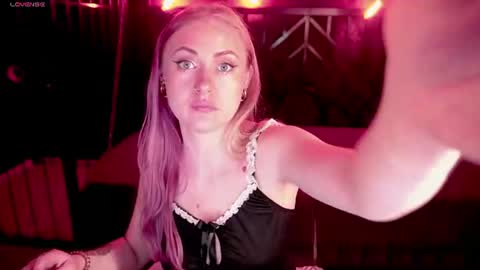 Lina online show from June 16, 2026, 5:32 am