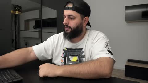 Snapshot of dravenpeak chatting on December 3, 2025, 11:47 pm DravenPeak online show from December 3, 2025, 11:47 pm