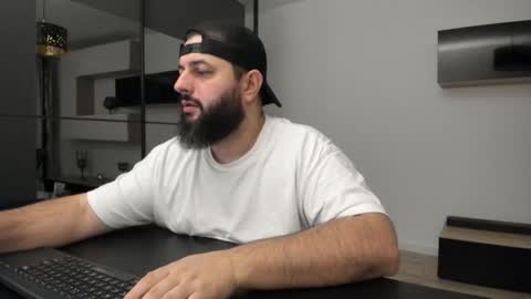 Snapshot of dravenpeak chatting on December 14, 2025, 4:56 pm DravenPeak online show from December 14, 2025, 4:56 pm