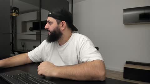 Snapshot of dravenpeak chatting on December 15, 2025, 7:29 pm DravenPeak online show from December 15, 2025, 7:29 pm