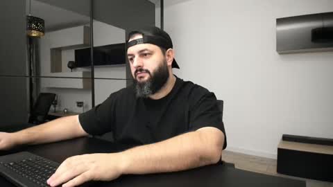 Snapshot of dravenpeak chatting on December 17, 2025, 3:07 pm DravenPeak online show from December 17, 2025, 3:07 pm