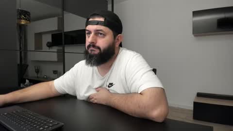 Snapshot of dravenpeak chatting on December 20, 2025, 12:40 am DravenPeak online show from December 20, 2025, 12:40 am