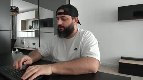 Snapshot of dravenpeak chatting on December 20, 2025, 12:45 pm DravenPeak online show from December 20, 2025, 12:45 pm