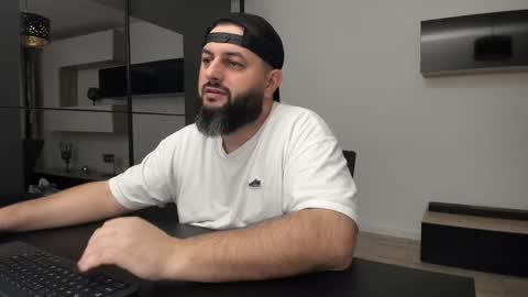 Snapshot of dravenpeak chatting on December 22, 2025, 7:33 pm DravenPeak online show from December 22, 2025, 7:33 pm