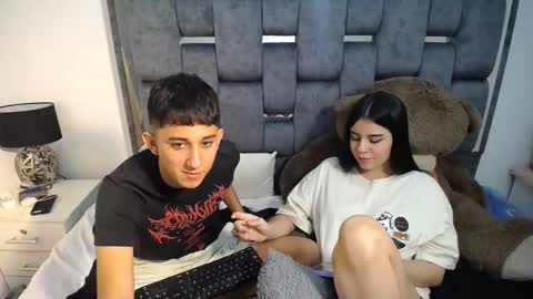 -- nicolle and jhon -- online show from March 12, 2025, 9:02 am