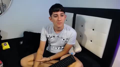 -- nicolle and jhon -- online show from September 23, 2025, 10:35 pm