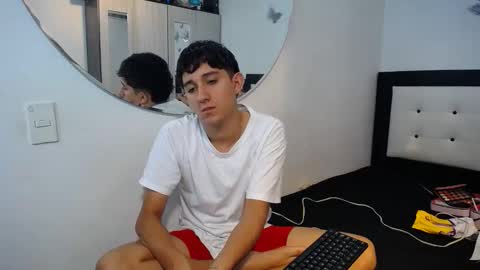 -- nicolle and jhon -- online show from November 19, 2025, 4:12 am