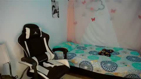 Snapshot of dream__girls69944 chatting on July 14, 2026, 6:51 am sharon online show from July 14, 2026, 6:51 am