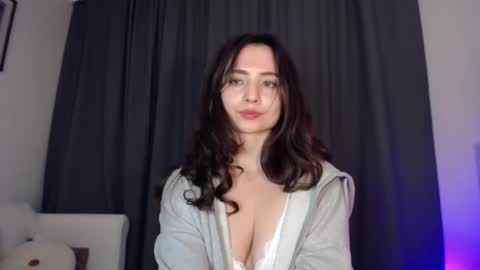 Nicole online show from December 19, 2024, 2:46 pm