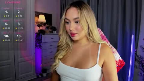 Snapshot of dreamaise chatting on November 8, 2025, 3:23 pm Mary pvt open use pink and blue app lovense online show from November 8, 2025, 3:23 pm