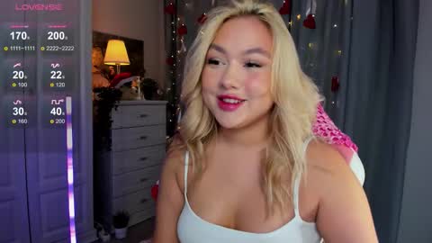 Snapshot of dreamaise chatting on February 22, 2026, 3:54 pm Mary pvt open use pink and blue app lovense online show from February 22, 2026, 3:54 pm