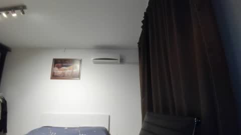 Snapshot of dreamboy240 chatting on November 19, 2025, 2:39 pm Johnny online show from November 19, 2025, 2:39 pm