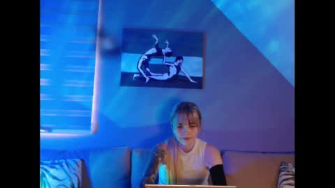 A girl online show from January 17, 2025, 7:51 am