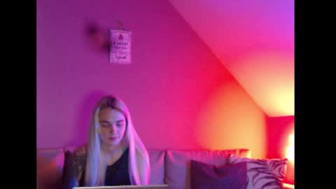 A girl online show from February 11, 2026, 8:19 am