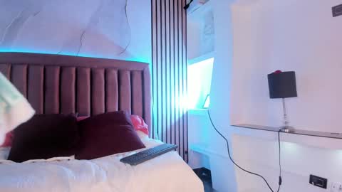 Snapshot of dreammatell_ chatting on December 23, 2024, 3:50 am Dream Matell online show from December 23, 2024, 3:50 am