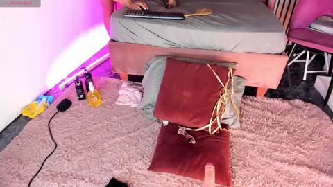 Snapshot of dreammatell_ chatting on March 9, 2025, 3:01 am Dream Matell online show from March 9, 2025, 3:01 am