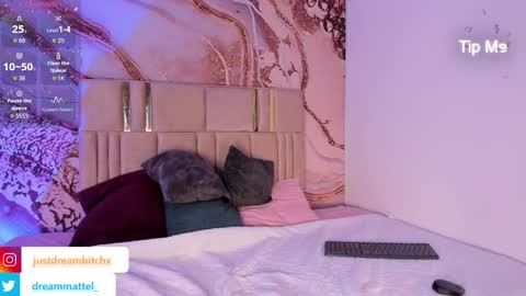 Snapshot of dreammatell_ chatting on October 25, 2025, 4:09 am Dream Matell online show from October 25, 2025, 4:09 am