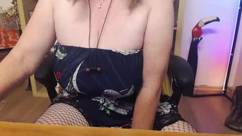 dreammilfi online show from November 10, 2025, 8:24 am