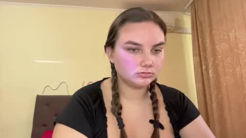 Snapshot of dreamyblushfairy chatting on October 13, 2025, 2:50 pm Mila online show from October 13, 2025, 2:50 pm