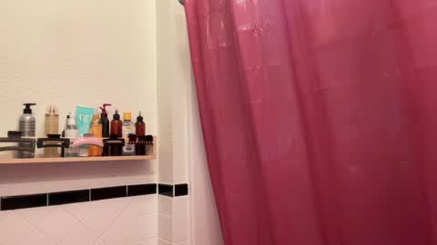 RIRI OR DREAMY online show from December 10, 2024, 5:44 pm