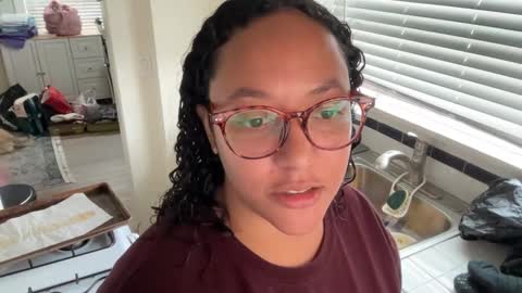 RIRI OR DREAMY online show from December 31, 2024, 7:29 pm