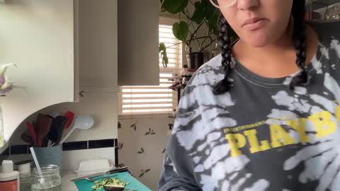 RIRI OR DREAMY online show from January 8, 2025, 8:50 pm