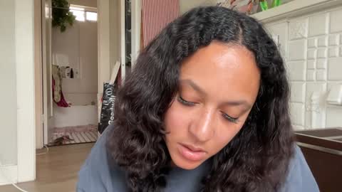 RIRI OR DREAMY online show from January 27, 2025, 8:28 pm