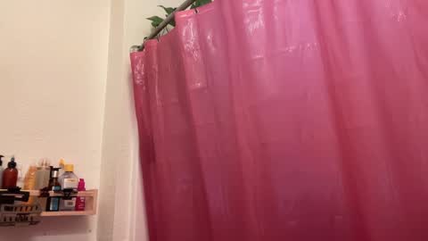 RIRI OR DREAMY online show from February 12, 2025, 5:58 pm