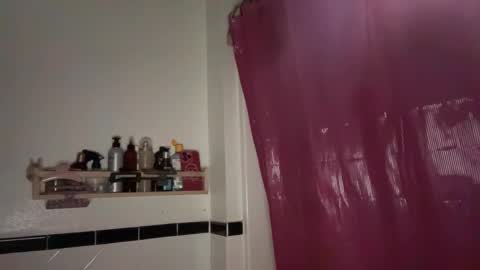 RIRI OR DREAMY online show from February 19, 2025, 2:55 pm