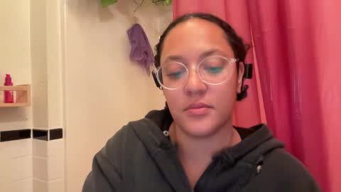 RIRI OR DREAMY online show from February 27, 2025, 4:31 am