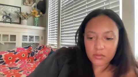 RIRI OR DREAMY online show from October 29, 2025, 3:36 pm