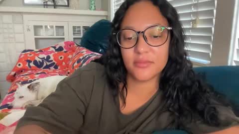 RIRI OR DREAMY online show from November 19, 2025, 4:18 pm