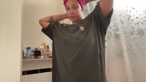 RIRI OR DREAMY online show from March 12, 2026, 12:50 am