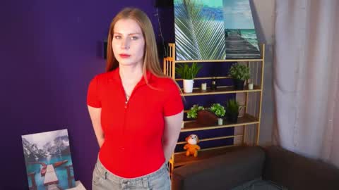 My name is  Luna  online show from February 15, 2026, 7:51 am