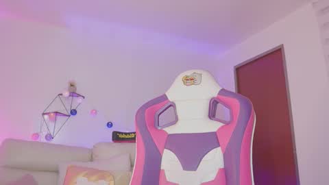 DRIANA online show from November 20, 2025, 1:33 pm