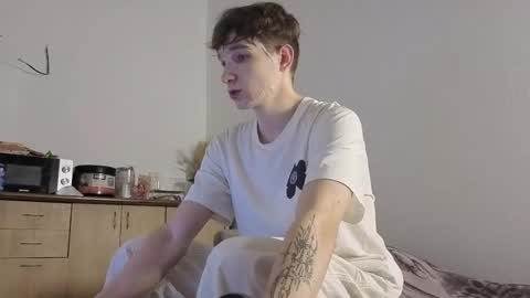 Snapshot of drinklinov chatting on December 17, 2025, 2:45 pm Mark online show from December 17, 2025, 2:45 pm