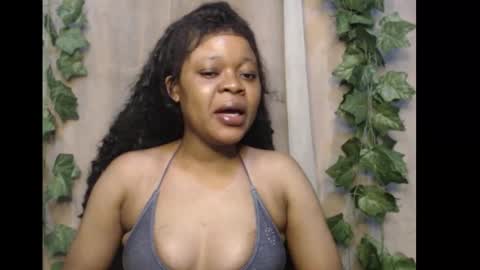 Snapshot of dripqueenx chatting on December 16, 2025, 12:04 am linda online show from December 16, 2025, 12:04 am