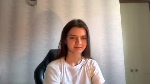 Snapshot of drizzlepuff chatting on July 10, 2026, 11:35 am Anna online show from July 10, 2026, 11:35 am