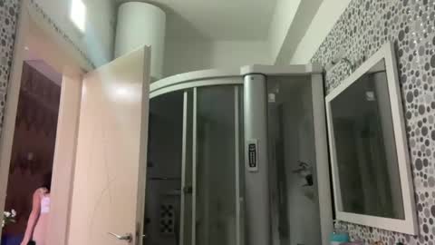 Snapshot of drresa chatting on March 1, 2025, 9:29 am Dr. Resa online show from March 1, 2025, 9:29 am