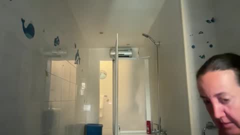 Snapshot of drresa chatting on October 1, 2025, 8:09 am Dr. Resa online show from October 1, 2025, 8:09 am