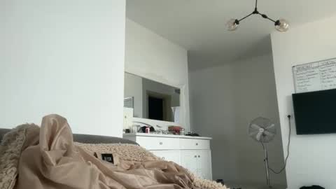 Snapshot of drresa chatting on October 25, 2025, 8:33 am Dr. Resa online show from October 25, 2025, 8:33 am